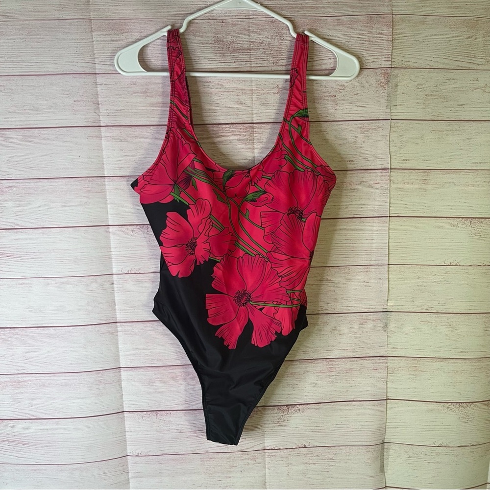 New Beautiful One Piece Floral Swimsuit Size Large‎